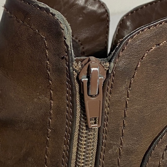 Brown Guess Ankle Boots, US 6.5M - Picture 8 of 16